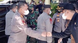 Wakapolda Sumbar bersama beberapa Pejabat Utama Polda Sumbar melakukan peninjauan vaksinasi Sumdarsin