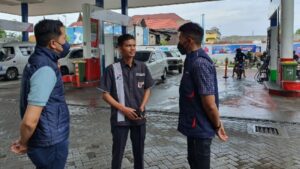 SAM Pertamina Naro Tama Fazri didampingi SBM Aria dan AAD Azzam, tinjau SPBU