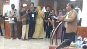 Saribulih saat menyampaikan unek-unek di verifikasi bakal calon ketua pada PWI Pusat dan peserta Konferprov 12 PWI Sumbar