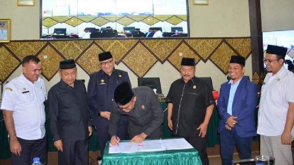 Pengesahan KUPA PPAS Perubahan APBD Kota Padang