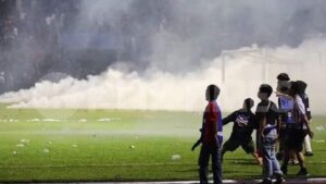 Stadion Kanjuruhan Malang Rusuh4