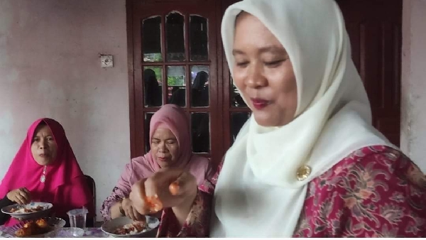 Dewi Puspita mewakili Lurah Banuaran di kegiatan JBB Amal Salih