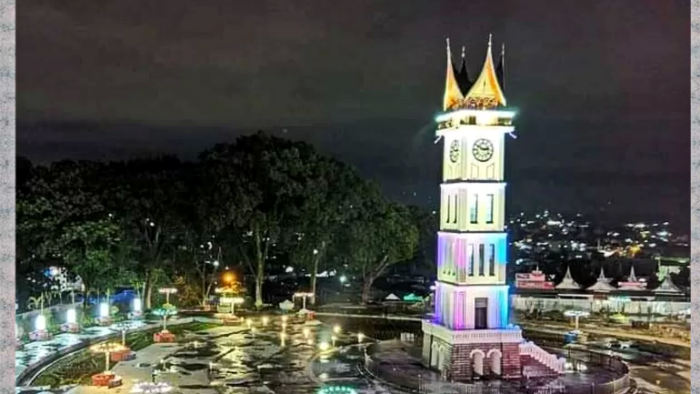 wisata jam gadang di bukittinggi dimalam hari terbaru